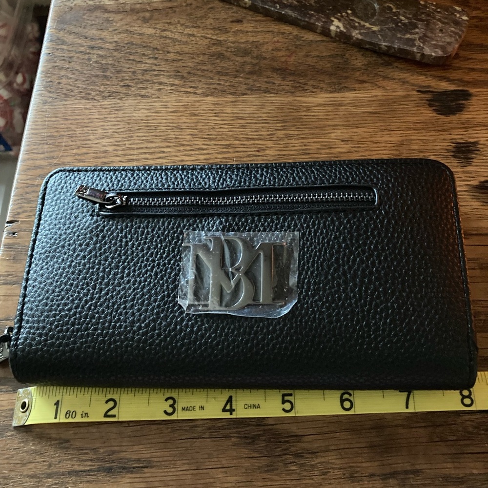 Badgley Mischka ladies zip bigger wallet New with tags Vegan leather